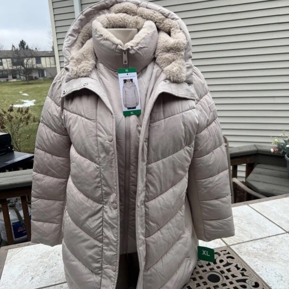 NWT Andrew Marc Women's Beige “BARLEY” walker Hooded Puffer Jacket Medium